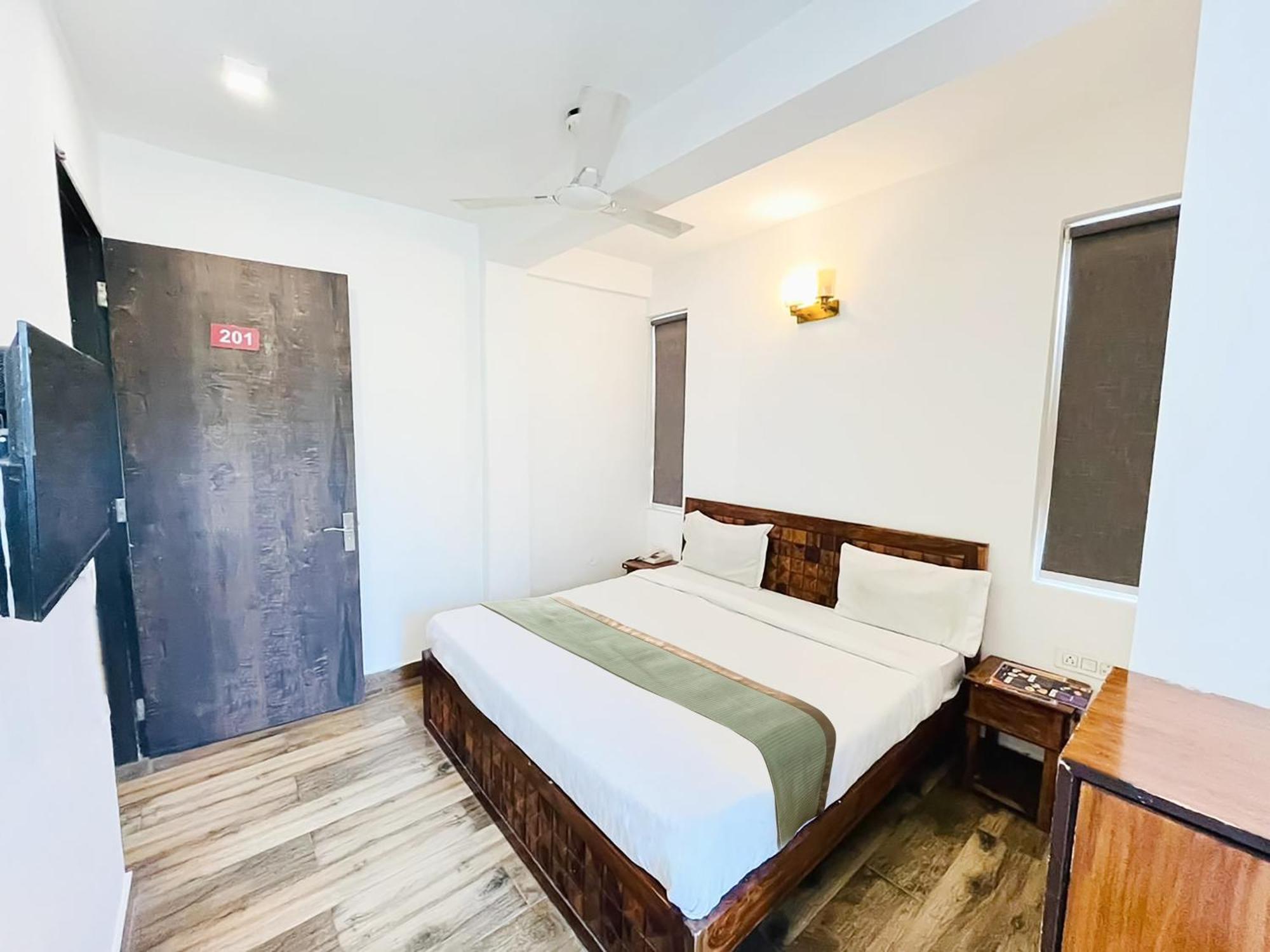 Hotel Blu - Saket Dlf Avenue ניו דלהי מראה חיצוני תמונה